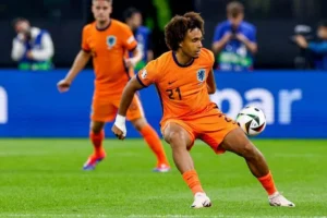 Manchester United are close to a £33.7 million deal for striker Zirkzee 5 Football Winner